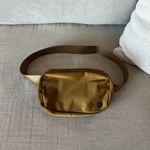 Lululemon Everywhere Belt Bag Burnt Camel